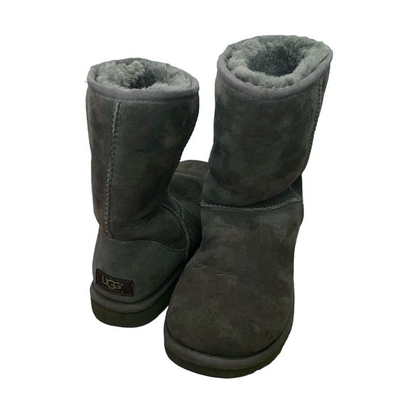 UGG Women’s Classic Short II - Bestseller!! - Picture 3 of 9